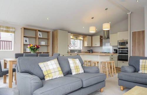 Brixham Cottage | LODGE 72 AT RIVIERA BAY COASTAL RETREAT, pet friendly in Brixham