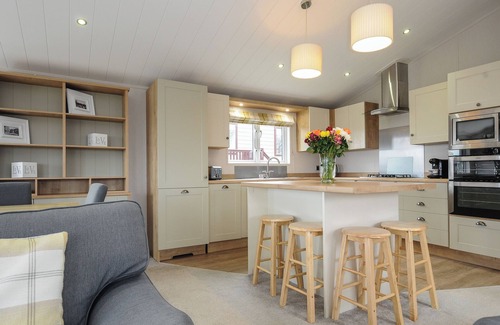 Brixham Cottage | LODGE 72 AT RIVIERA BAY COASTAL RETREAT, pet friendly in Brixham