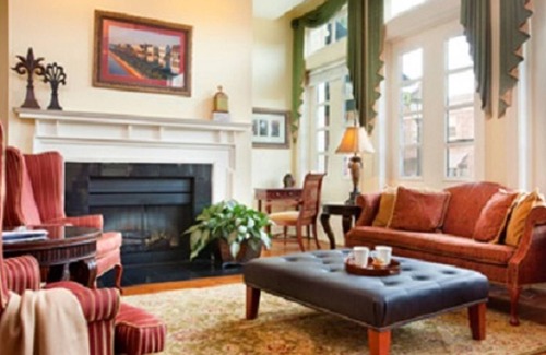 French Quarter Resort | Lodge Alley Inn with fireplace, near College of Charleston