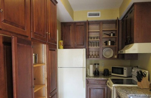 French Quarter Resort | Lodge Alley Inn with fireplace, near College of Charleston