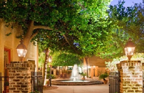 French Quarter Resort | Lodge Alley Inn with fireplace, near College of Charleston