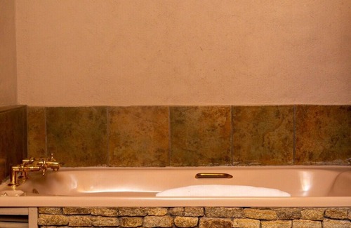 Ndadza Cabin | Lodge at The Ancient City