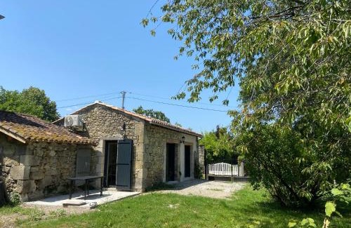 Lasserre Bed & Breakfast | LODGE avec kitchinette terrasse et jardin privé clos