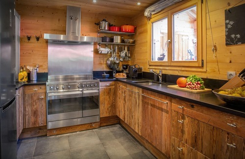 Le Grand-Bornand Ski Chalet | Lodge Le Chevreuil - cosy ski chalet 10p with sauna & pool - OVO Network