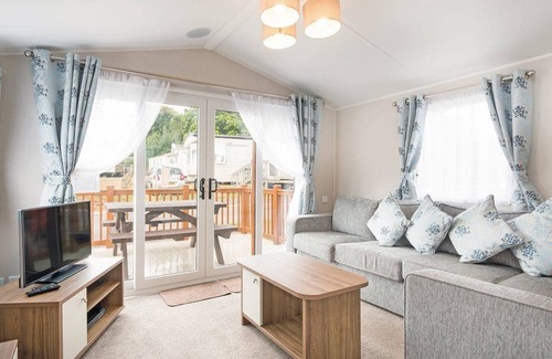 Dawlish Cabin | Lodge sleeping up to six guests in three bedrooms, one double and two twin along with family bathroo