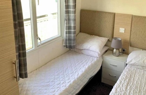 Chapel Saint Leonards Cabin | Lodge - Sleeps 6 - Patio - Parking - Beach Close