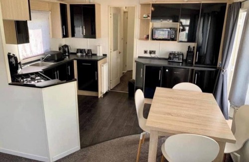 Chapel Saint Leonards Cabin | Lodge - Sleeps 6 - Patio - Parking - Beach Close