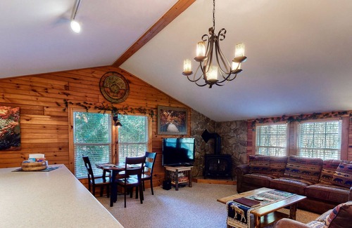 Fryeburg Cabin | Lodge-style cabin with fireplace, screened porch, washer/dryer, cable, & WiFi