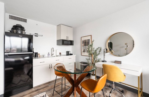 Greenway Plaza-Upper Kirby Apartment | Lodgeur | Calm studio near Levy Park | Upper Kirby