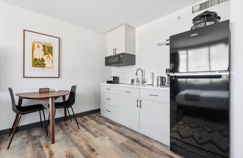 Greenway Plaza-Upper Kirby Apartment | Lodgeur | Studio near River Oaks | Upper Kirby