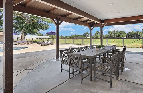 Lockeford House | Lodi Wine Country Estate - 4 Bedrm, 4 1/2 Bath Close to Wineries - New!