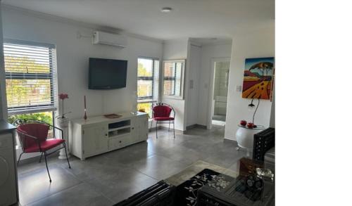 Outeniqua Strand Apartment | Loerie Lane Accomadation