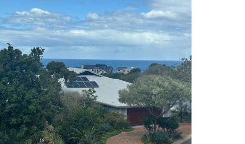 Outeniqua Strand Apartment | Loerie Lane Accomadation