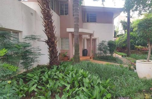 Baileys Muckleneuk Apartment | Loerie's Nest