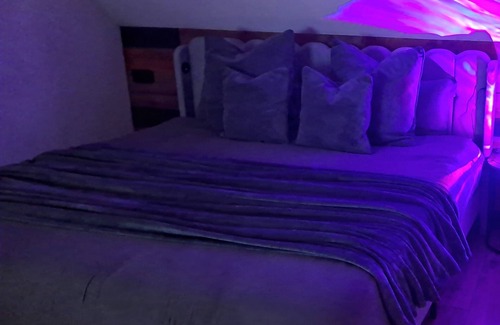 Quievrechain Bed & Breakfast | LOFT 100M2 30MIN FROM PAIRI DAIZA WITH PRIVATE SAUNA - BALNEO XXL