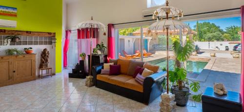 Aimargues Villa | Loft d'exception 350m2 spacieux et lumineux avec piscine à 15 min de la mer