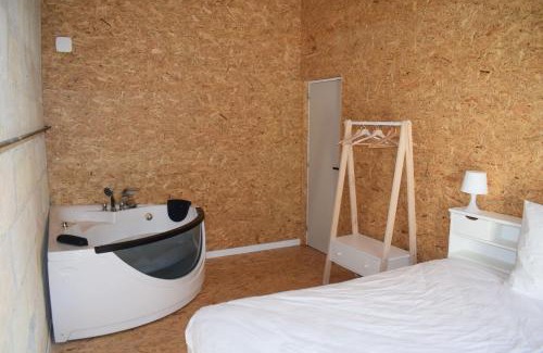 Macau Apartment | Loft Médoc 8 pers - Balnéo, filet & châteaux