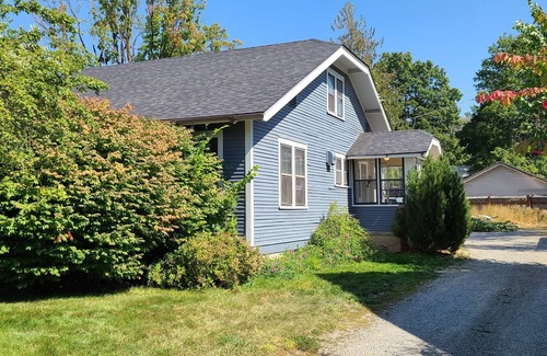 Garden District House | Loft near lake cda/midtown area. walking to stores, restaurants, lake.