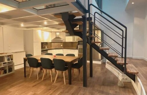 Saint-Vincent-de-Paul Apartment | Loft Parisien Élégant - Paris 10ème