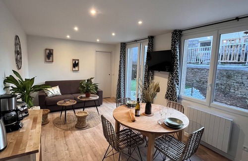 Avranches Apartment | Loft relaxation in the heart of Avranches - Private Jacuzzi & comfort for 2 to 4 people