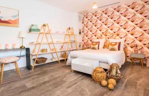 Sorgues Villa | Loft Saint-Hubert - Idéal Familles & Groupes - 10min Avignon et Château-neuf-du-Pape - 5min Gare - Expérience design, conviviale et tout confort - Jardin clos - Parking privé gratuit - Au calme