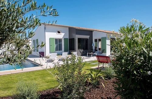 Le Bois-Plage-en-Re Villa | Loft-style villa with heated pool, fully renovated by architect