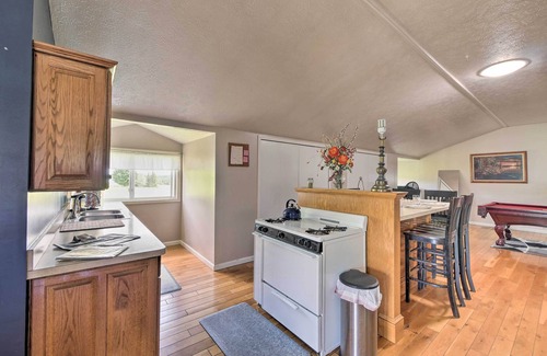 Huntsburg House | Loft Unplugged w/Outdoor Space in Amish Country!