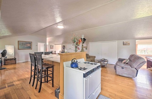 Huntsburg House | Loft Unplugged w/Outdoor Space in Amish Country!