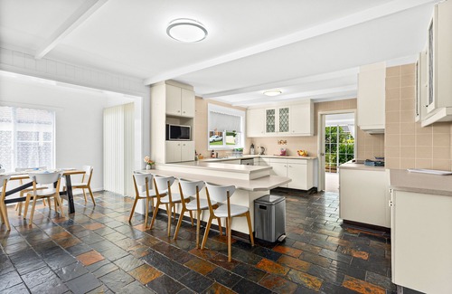 Barrack Heights House | Loftus Large Getaway - Large family home with games room & deck