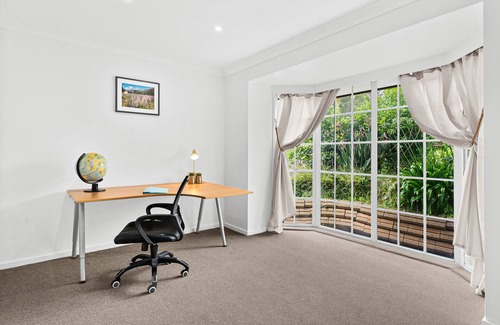 Barrack Heights House | Loftus Large Getaway - Large family home with games room & deck