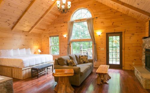 Millersburg House | Lofty Willows Treehouse by Amish Country Lodging