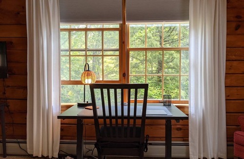 Stratton and Bromley Ski Areas Cabin | Log Cabin Escape: Well-stocked, clean, cozy & comfortable
