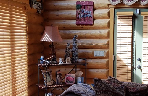 Williams Cabin | Log Cabin Forest Home