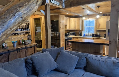 Rumney House | Log Cabin in the Woods