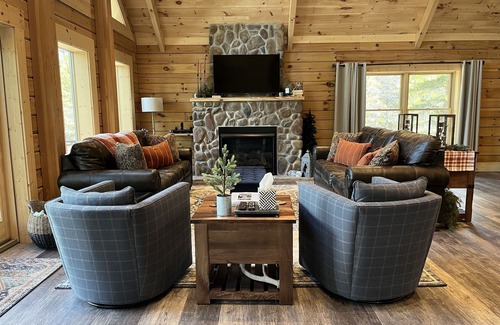 Leadville North Cabin | Log Home at 10,000ft! Spend time in the mountains! Adventures await!
