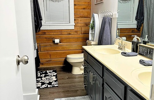 Flat Hollow Marina House | Log House with Lakefront Access and Private Dock on Norris Lake