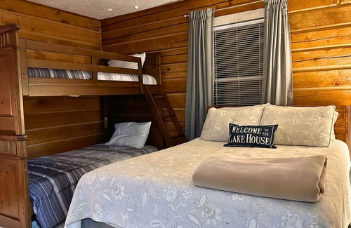 Flat Hollow Marina House | Log House with Lakefront Access and Private Dock on Norris Lake