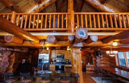Fish Creek House | Log Retreat at Fish Creek by Simple Life Rentals