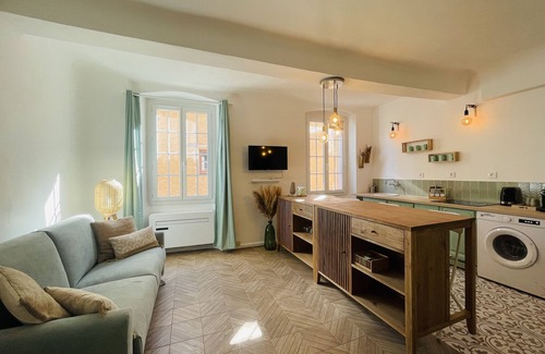 Cotignac Apartment | Logement au Coeur du Village Pour 6 « Cocon Sauge »