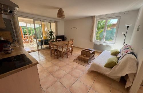 Venelles Apartment | Logement avec jardin et terrain de pétanque privé