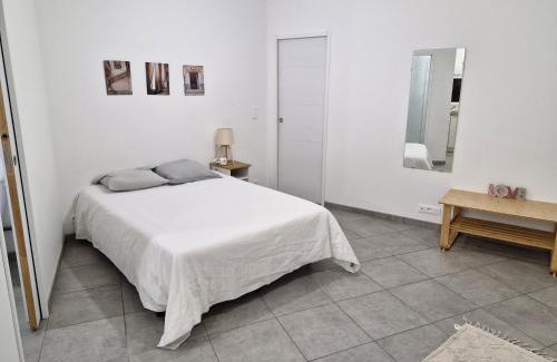 Douvres Apartment | Logement confortable au cœur d'un village paisible