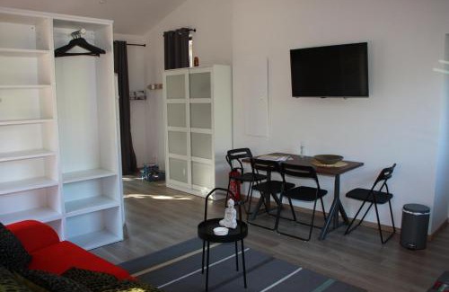 Le Puy-Sainte-Reparade House | Logis au milieu des pins