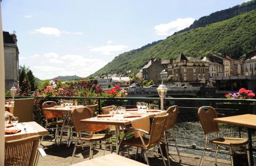 Bort-les-Orgues Hotel | Logis Central Hôtel - Restaurant & Spa