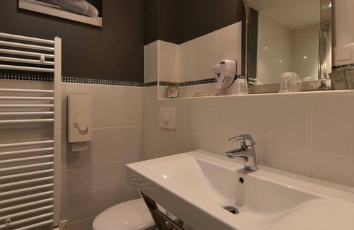 Saint-Jean-en-Royans Hotel | Logis Hôtel Restaurant Le Castel Fleuri