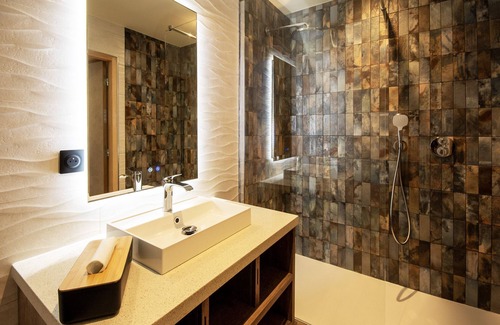 Rostrenen Hotel | Logis Hôtel Jeanne et Jules