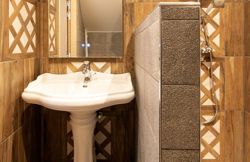 Rostrenen Hotel | Logis Hôtel Jeanne et Jules