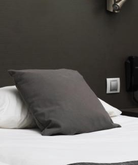 La Roque-d'Antheron Hotel | Logis Hôtel Le Mas De Jossyl