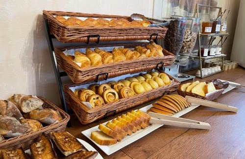 Mont-pres-Chambord Hotel | Logis Hôtel Le Saint Florent