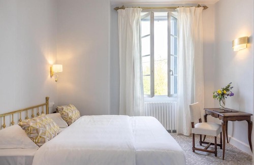 Cazaubon Hotel | Logis Hôtel Restaurant Château Bellevue