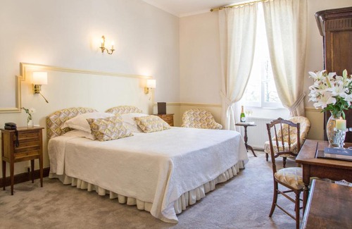 Cazaubon Hotel | Logis Hôtel Restaurant Château Bellevue